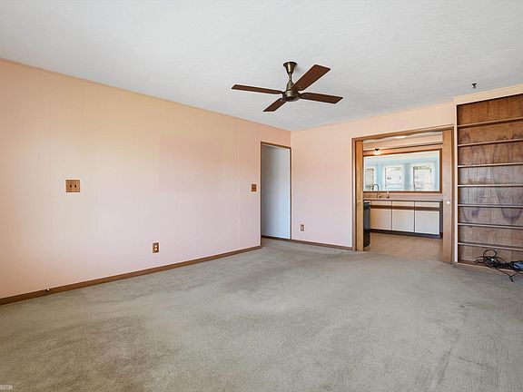 4th image of 7589 Colony Dr