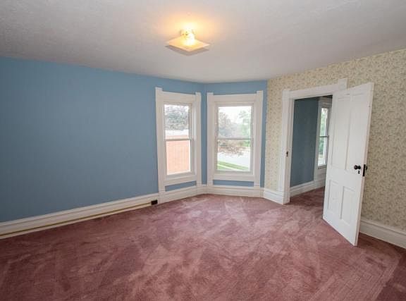 5th image of 1142 Lincolnway E