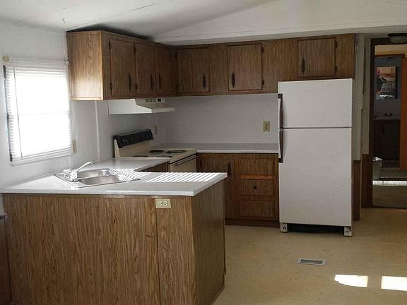 2nd image of 100 Cedarwood Dr