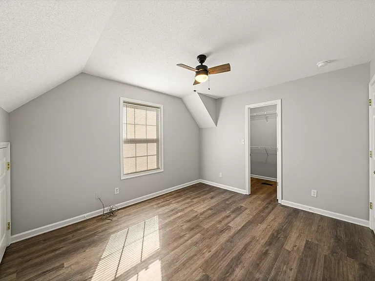 905 Hazelbrook Way — Photo 18