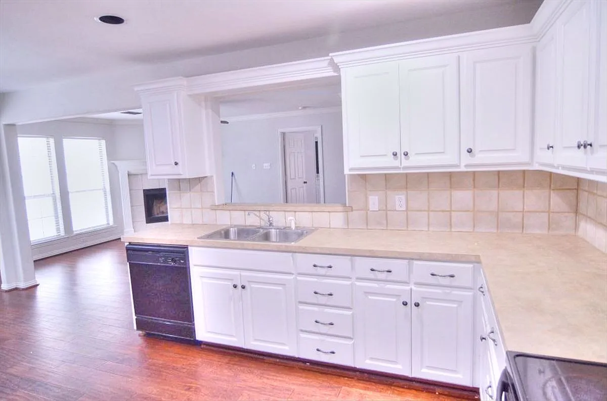 2 bed, 1.5 bath, 1425 sqft, $1,750 — Photo 3