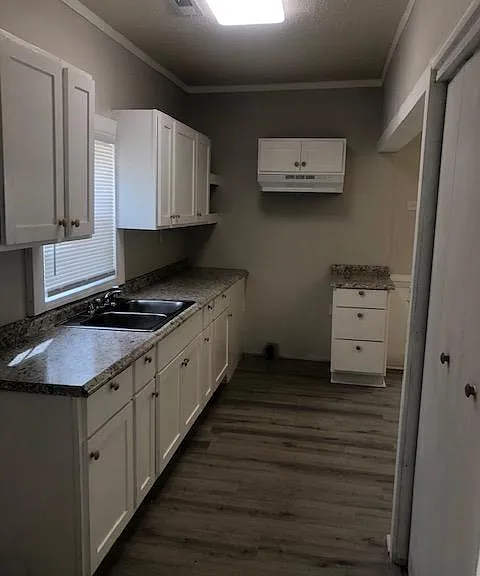 117 E Henderson St — Photo 12