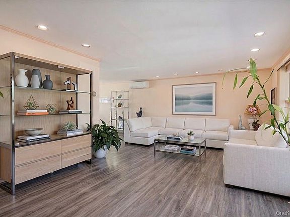 4th image of 76 Baker Hill Road