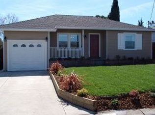 33 W Summit Dr, Redwood City, CA 94062