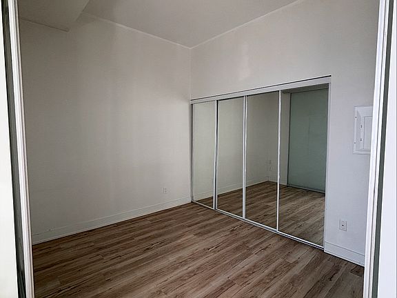 5th image of 169 Fort York Blvd #818