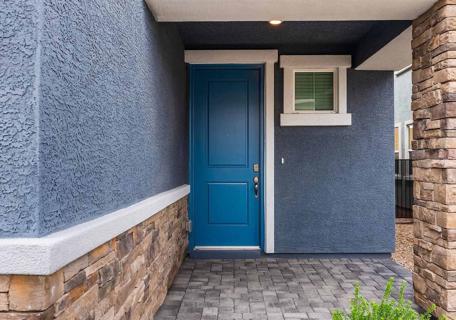 Brand New Beautiful Home Near Galleria and Bldr. Hwy — Photo 2