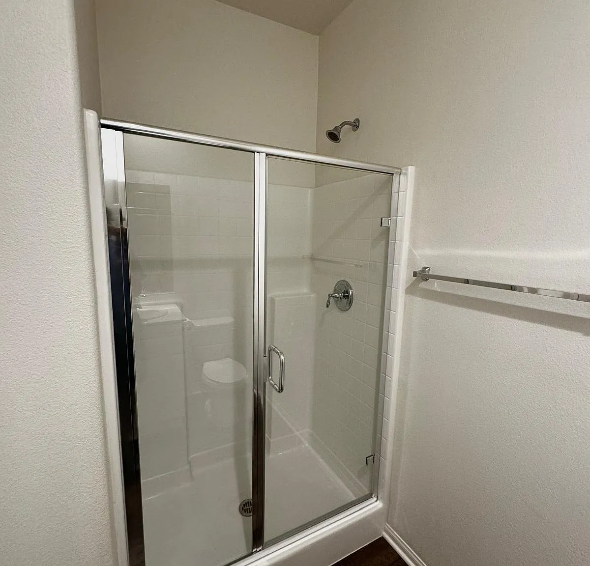 3 bed, 1895 sqft, $3,295 — Photo 3