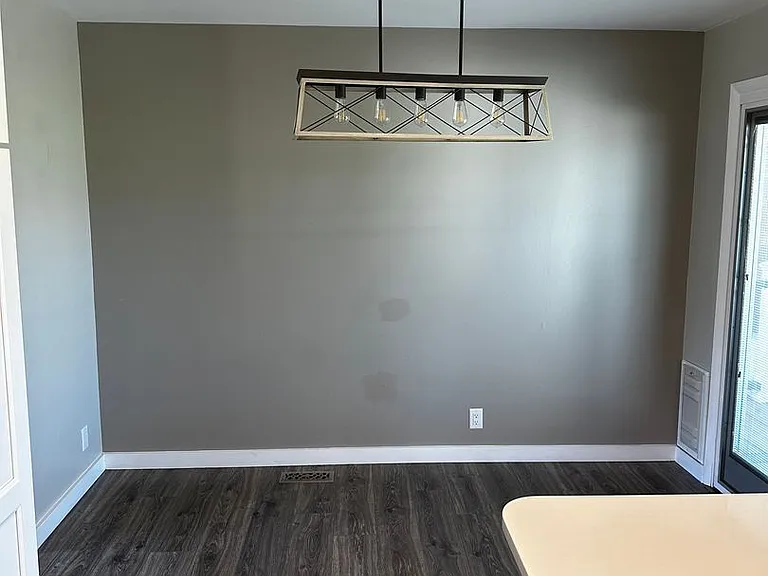 1102 E Sleepy Hollow Ln — Photo 24