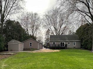 1338 Leonard Point Rd, Oshkosh, WI 54904