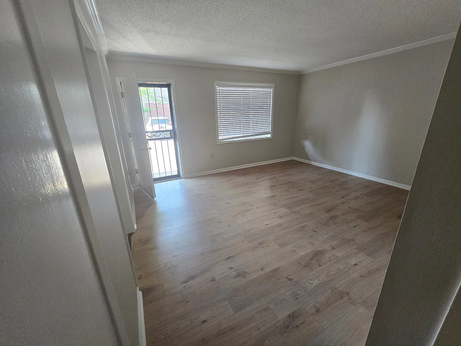 2 bed, 1014 sqft, $975 — Photo 2