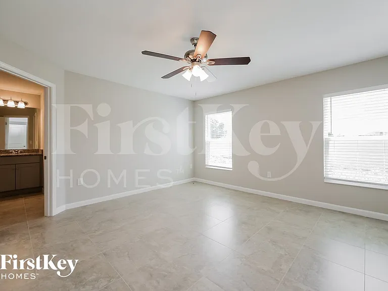 702 Yeager Ct — Photo 9