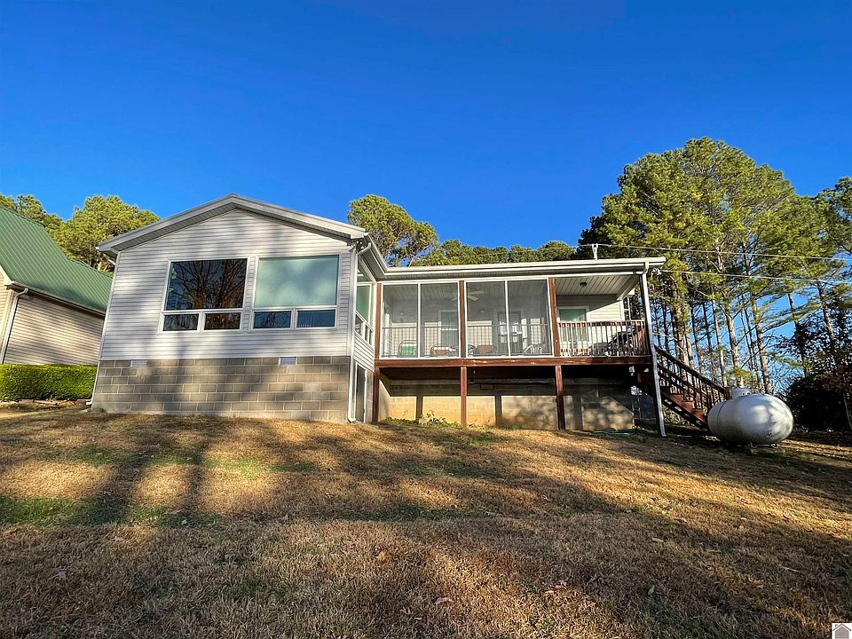 1st image of 8 Edgewater Dr