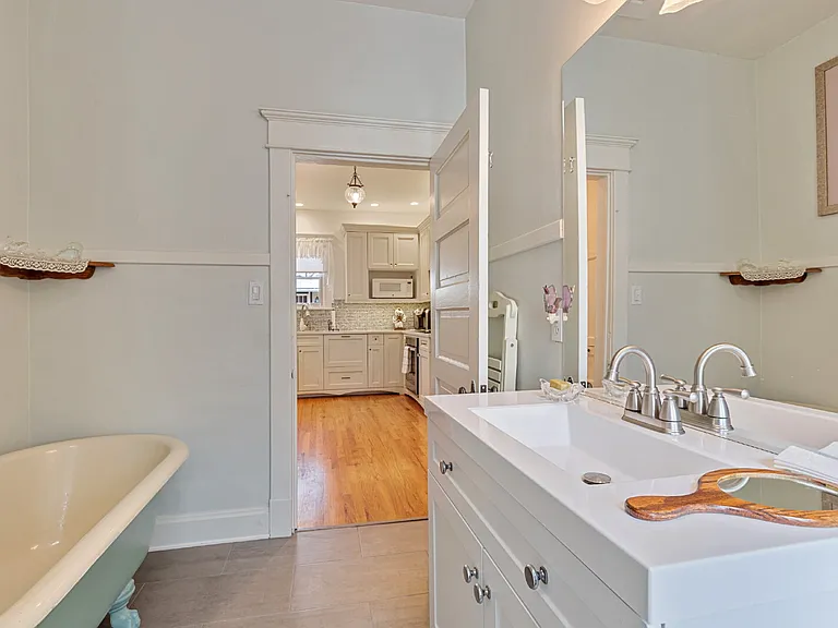 632 Bross St — Photo 15