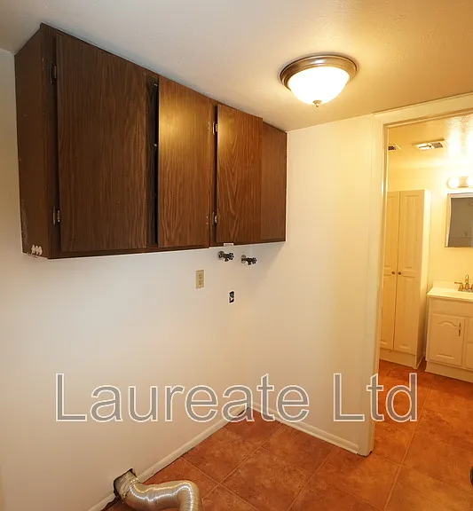 1472 W Geddes Ave — Photo 10