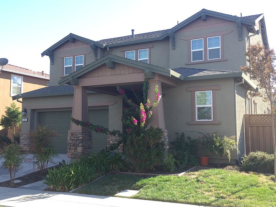 Front view + front yard