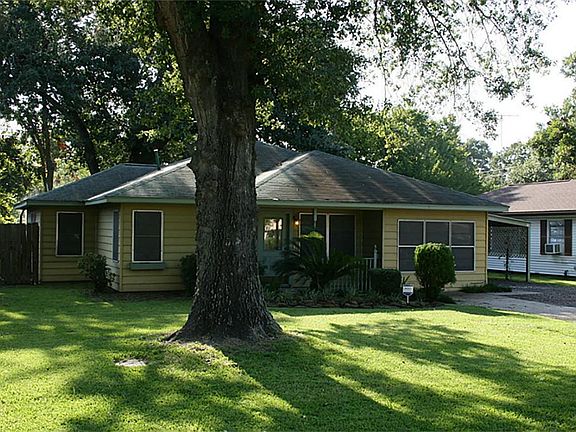 2nd image of 211 Begonia Ln