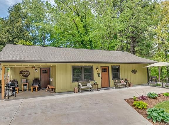 3rd image of 22 Hollingsworth Ln