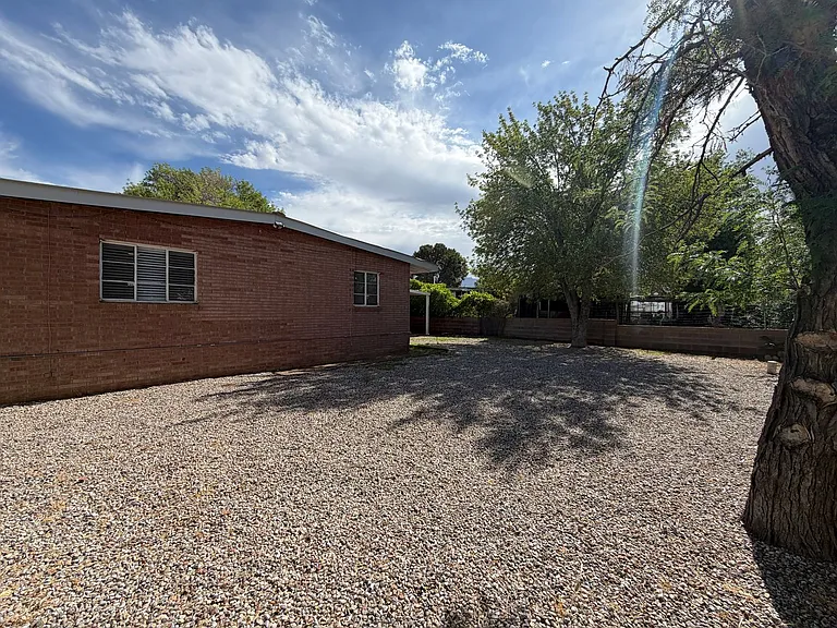 4712 Palo Duro Ave NE — Photo 35