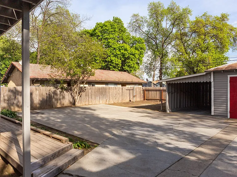 341 W 1st Ave — Photo 41