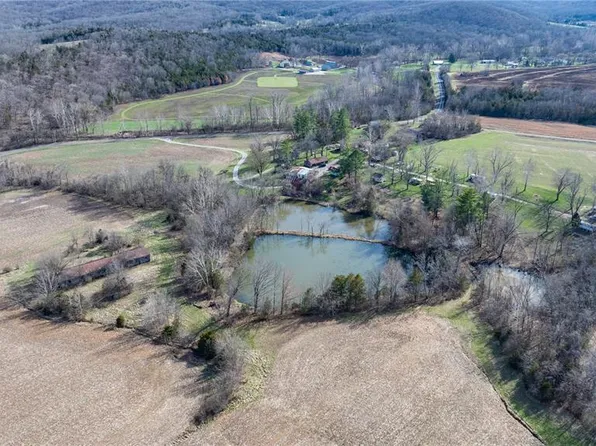 1733 Schluersburg Rd, Augusta, MO 63332