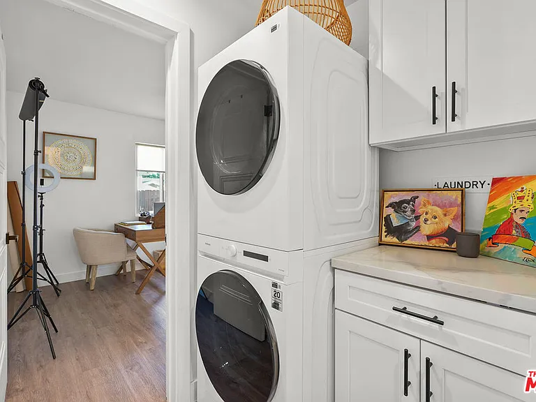 14828 Saticoy St — Photo 10