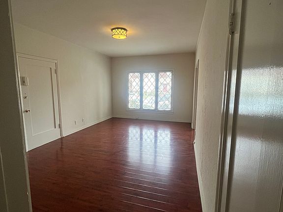 3rd image of 645 S Dunsmuir Ave APT 1