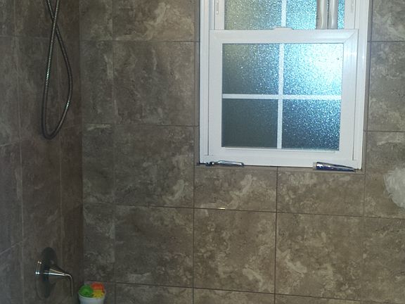 5th image of 243 Oakridge Dr