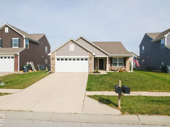 808 Coralberry Ln, Greenwood, IN 46143
