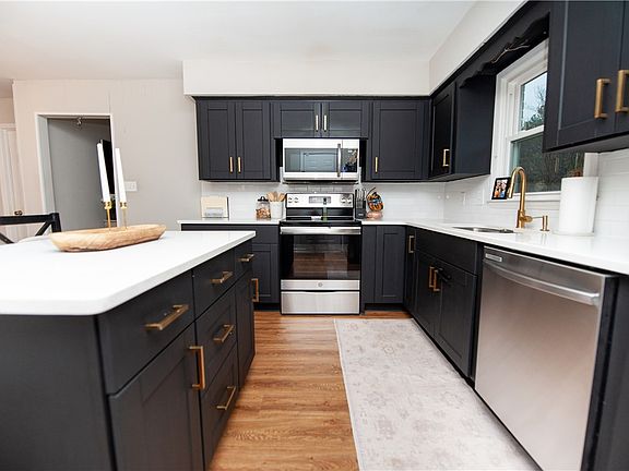 5th image of 117 Woodley Rd