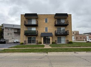 9220 S Kilbourn Ave #1S, Oak Lawn, IL 60453