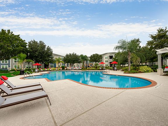 Bahia Cove Apartments Swimming Pool