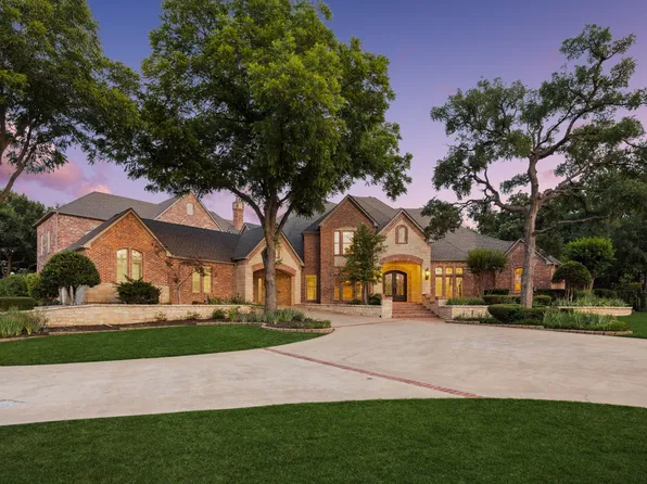 585 N Peytonville Ave, Southlake, TX 76092