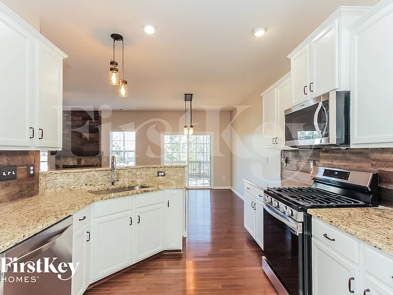 12204 Flatbush Dr — Photo 8