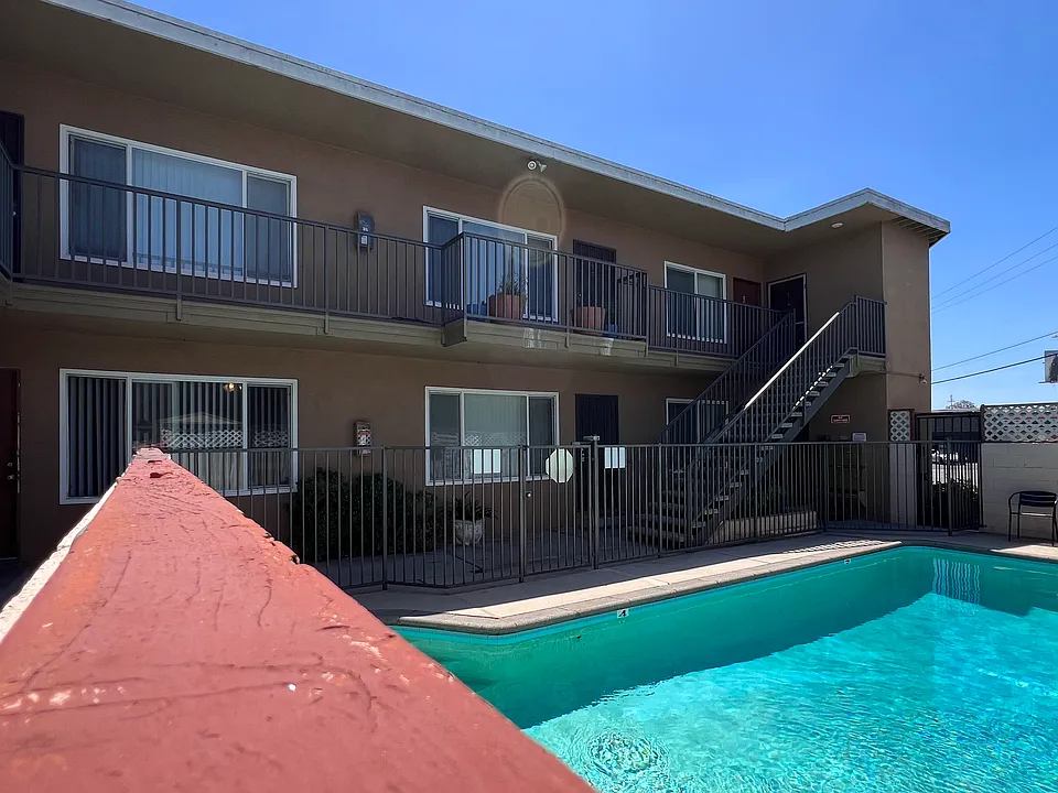 2540 S Barrington Ave #6