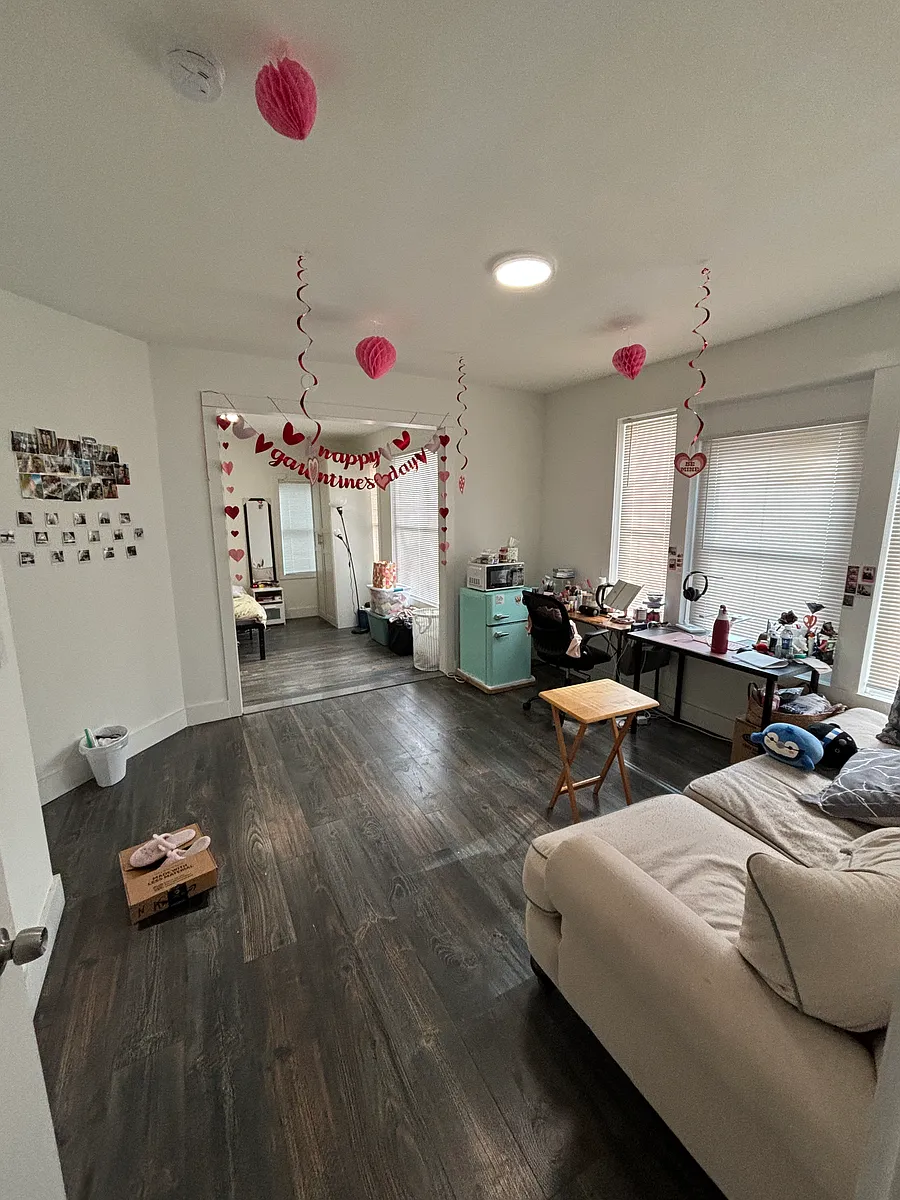 Building Photo - 55 Trumbull St #1