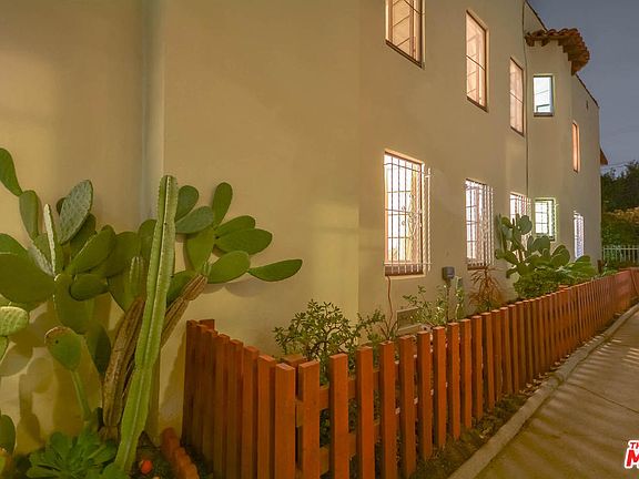 4th image of 1216 S La Jolla Ave