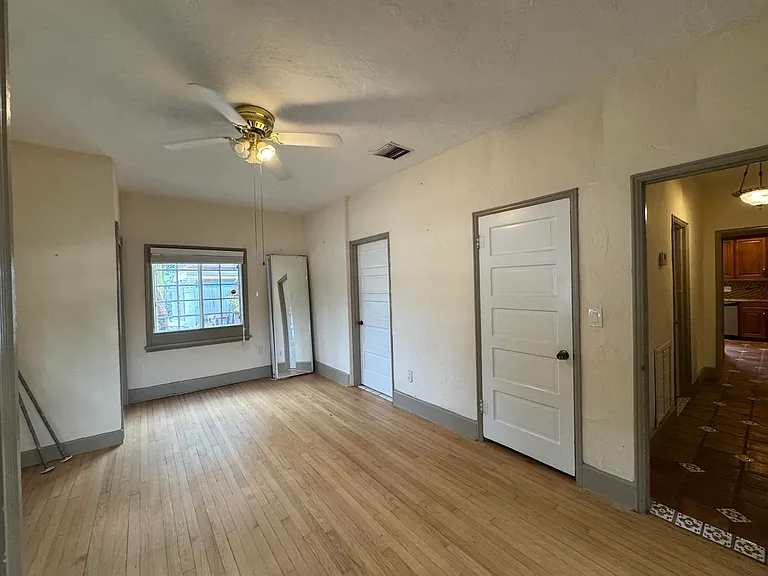 735 Colonial Rd — Photo 22