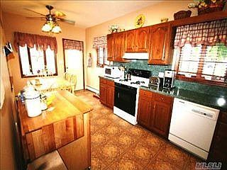 4th image of 486 Ocean Ave