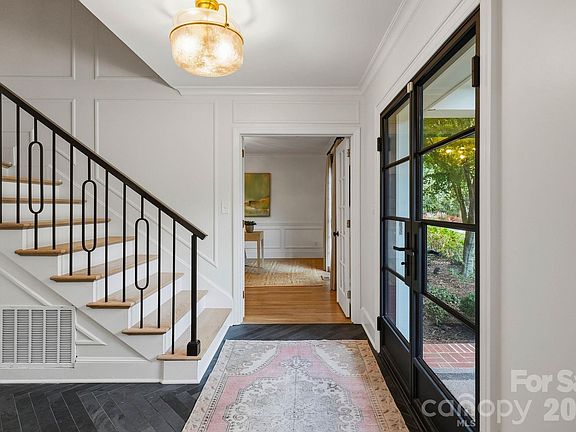 3rd image of 400 Fesbrook Ct