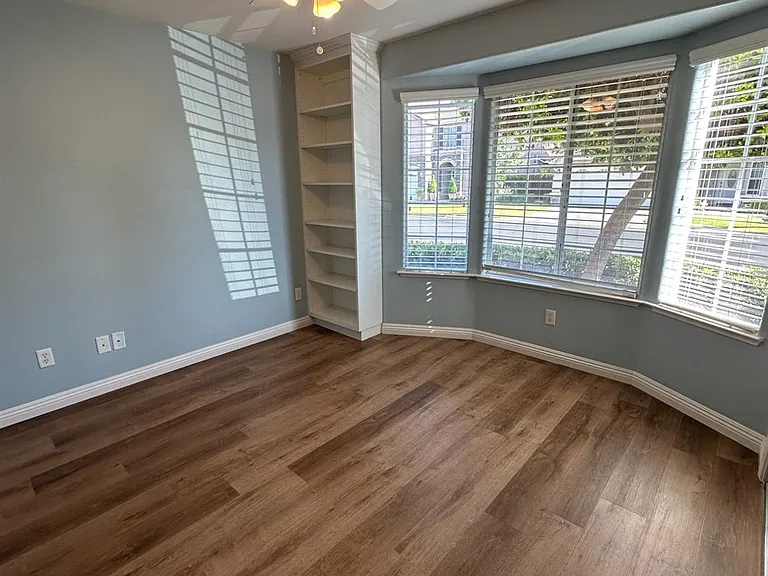 2928 Norwich Ave — Photo 17