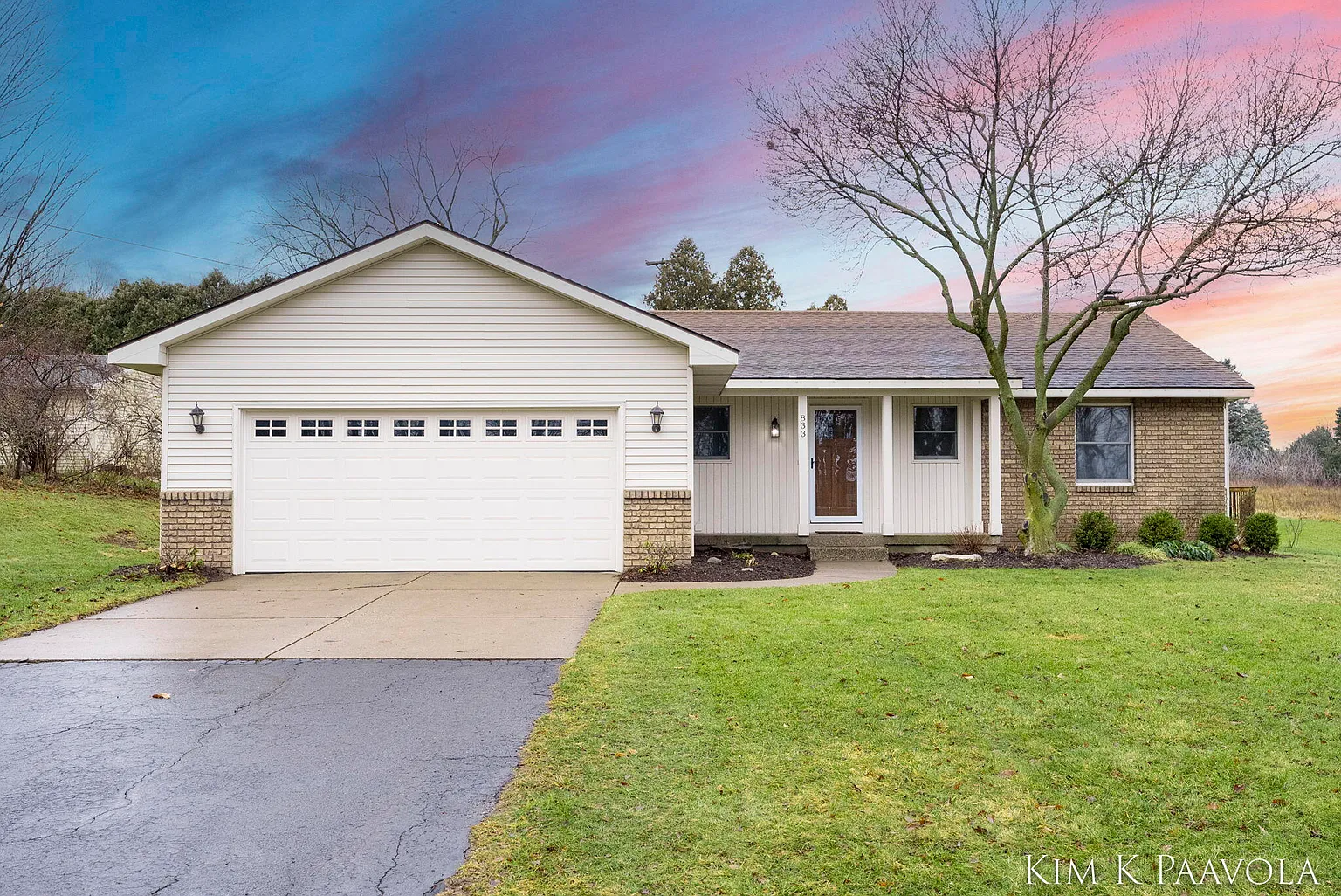 833 Crahen Ave NE photo 1