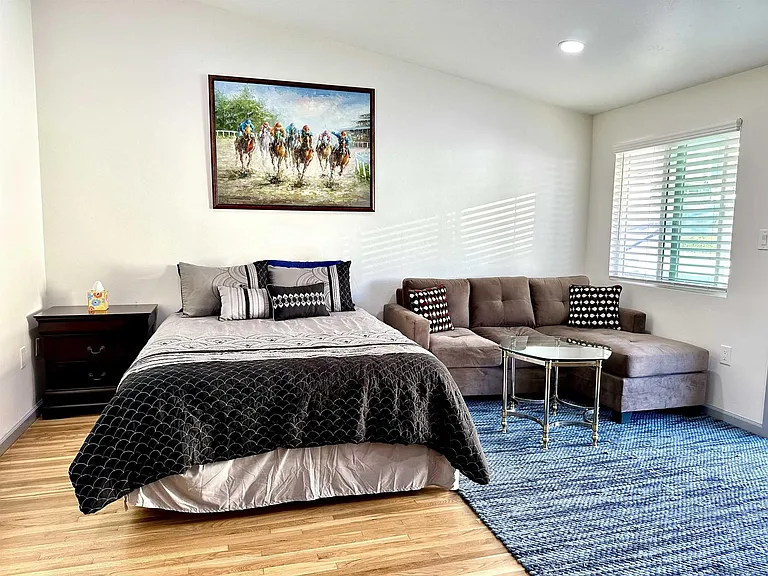 7672 La Jolla Blvd — Photo 2