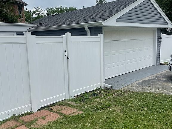 2nd image of 3221 W Crestwood Ln