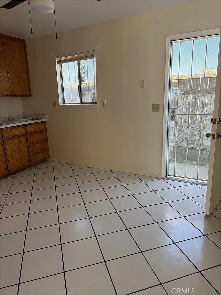 2 bed, 900 sqft, $1,600 — Photo 3