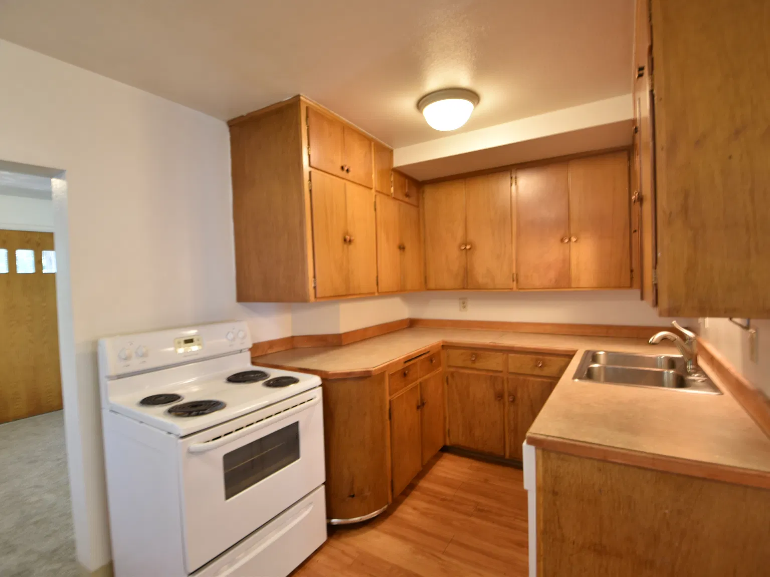 4 bed, 1.5 bath, $4,680 — Photo 3