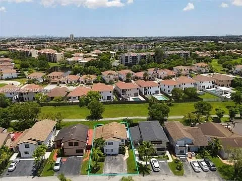 933 NW 106th Avenue Cir