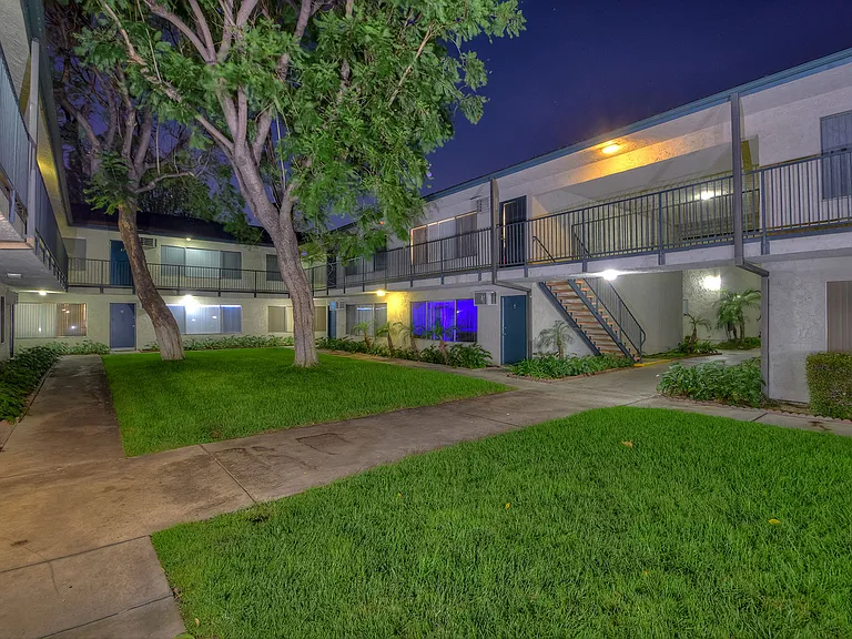 315 W Lincoln Ave — Photo 5