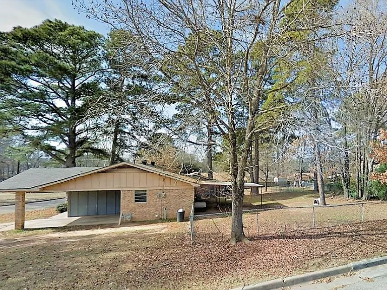 407 Drake Blvd — Photo 13