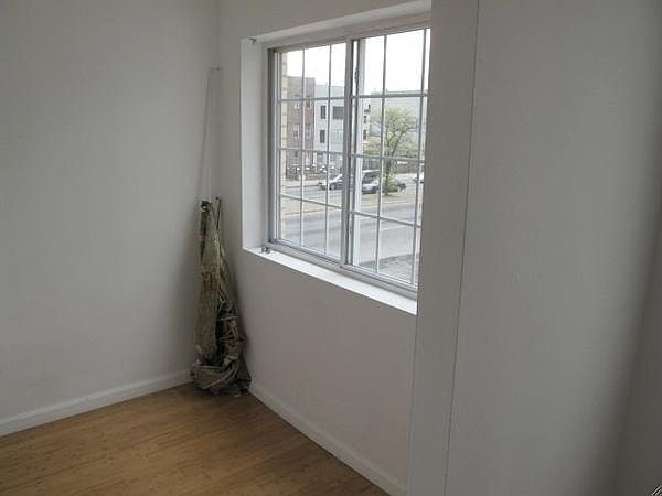 2nd image of 33 Monaco Pl #1