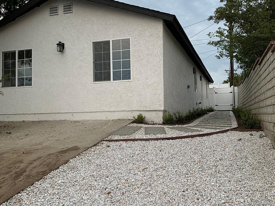 Front of Units and driveway parking